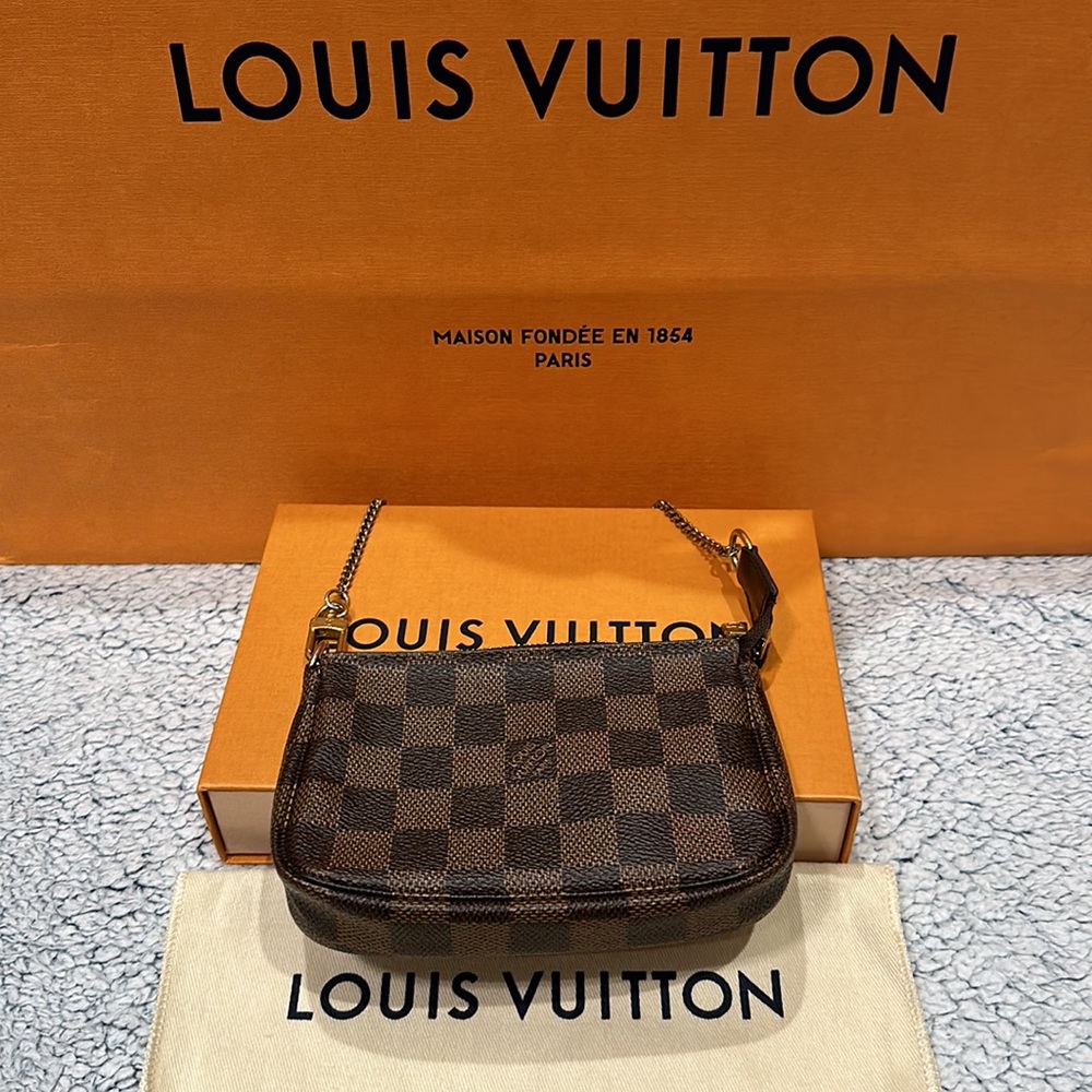 SOLD‼️Louis Vuitton Mini Pochette Accessoires dustbag and box included - Picture 8 of 10